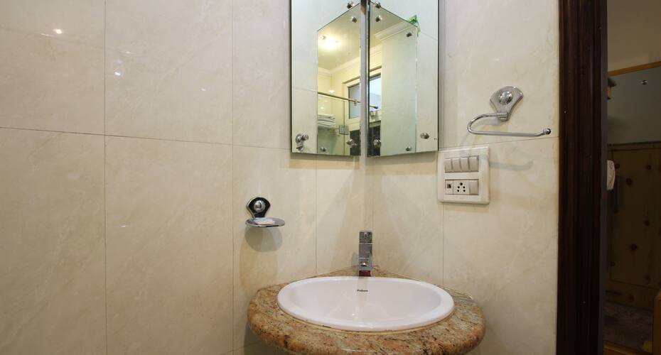 TG Rooms Arya Samaj Road, New Delhi 3